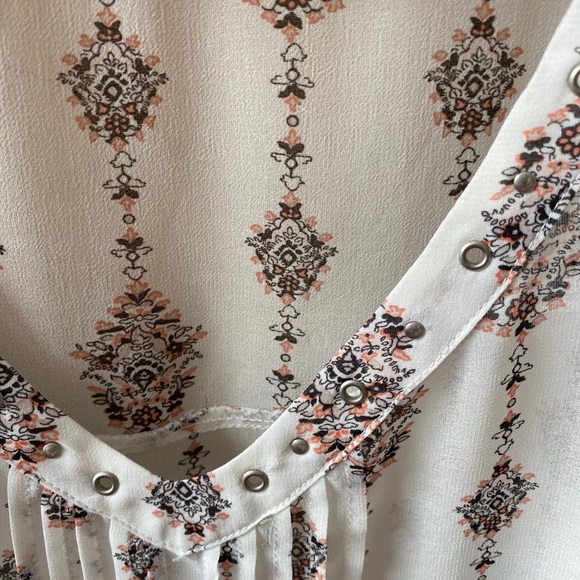 2/$24 Sheer 3/4 sleeve top - Picture 4 of 6